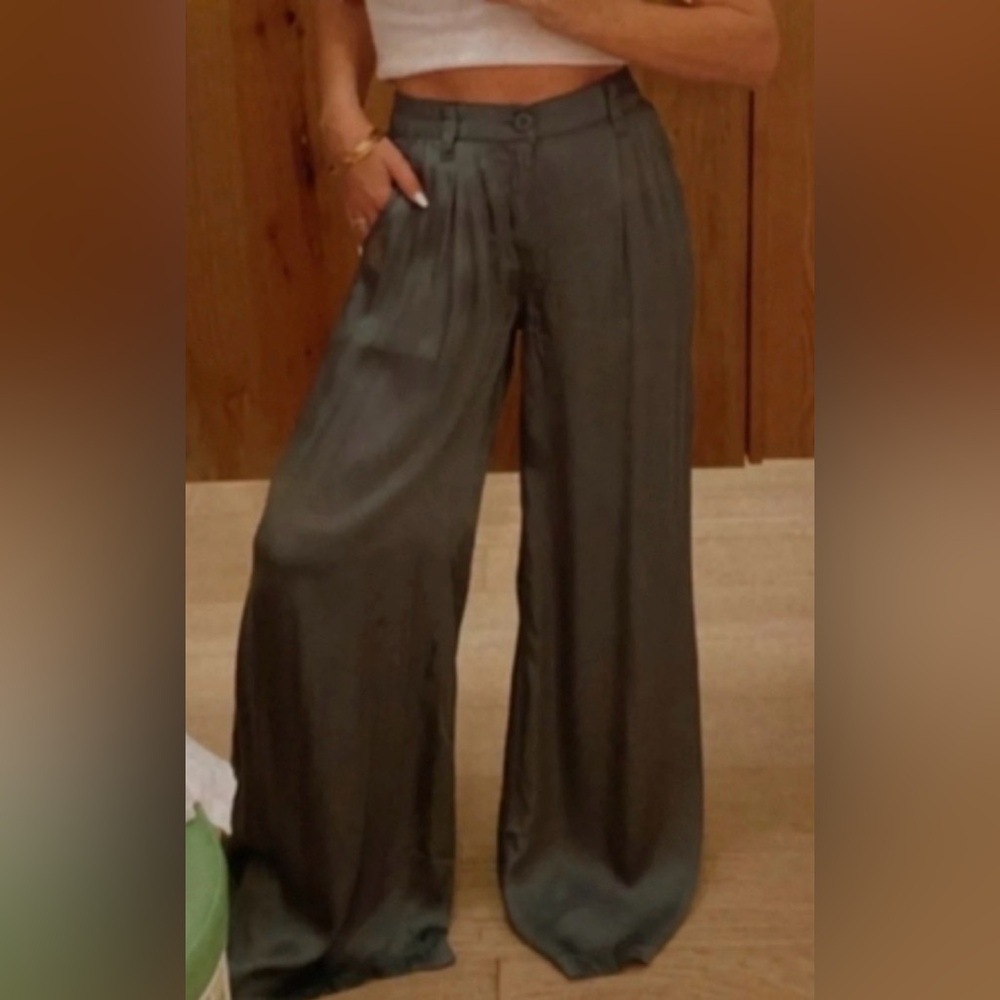 Aerie Women’s Green Satin Wide Leg Trouser Pants with Elastic Back, Size Small